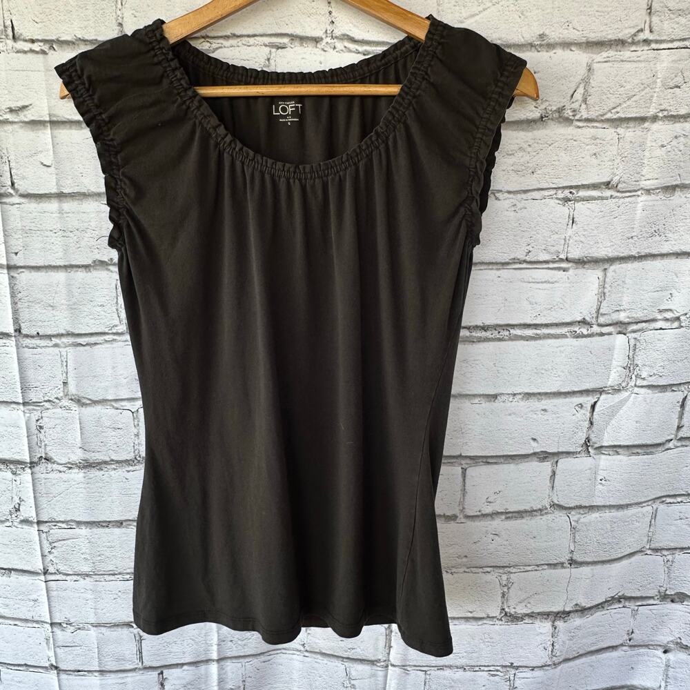 Preowned Ann Taylor LOFT Black Ruffled Cap Sleeve Gathered Neckline Small
